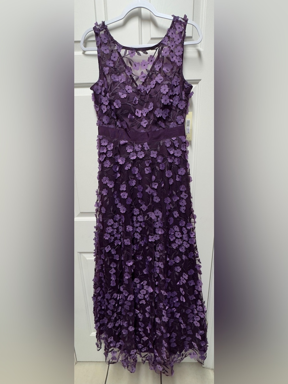 NEW Eliza J Women's 3D Floral Sleeveless Tiered A-Line Gown Plum Purple. Sz 6. - Picture 6 of 9